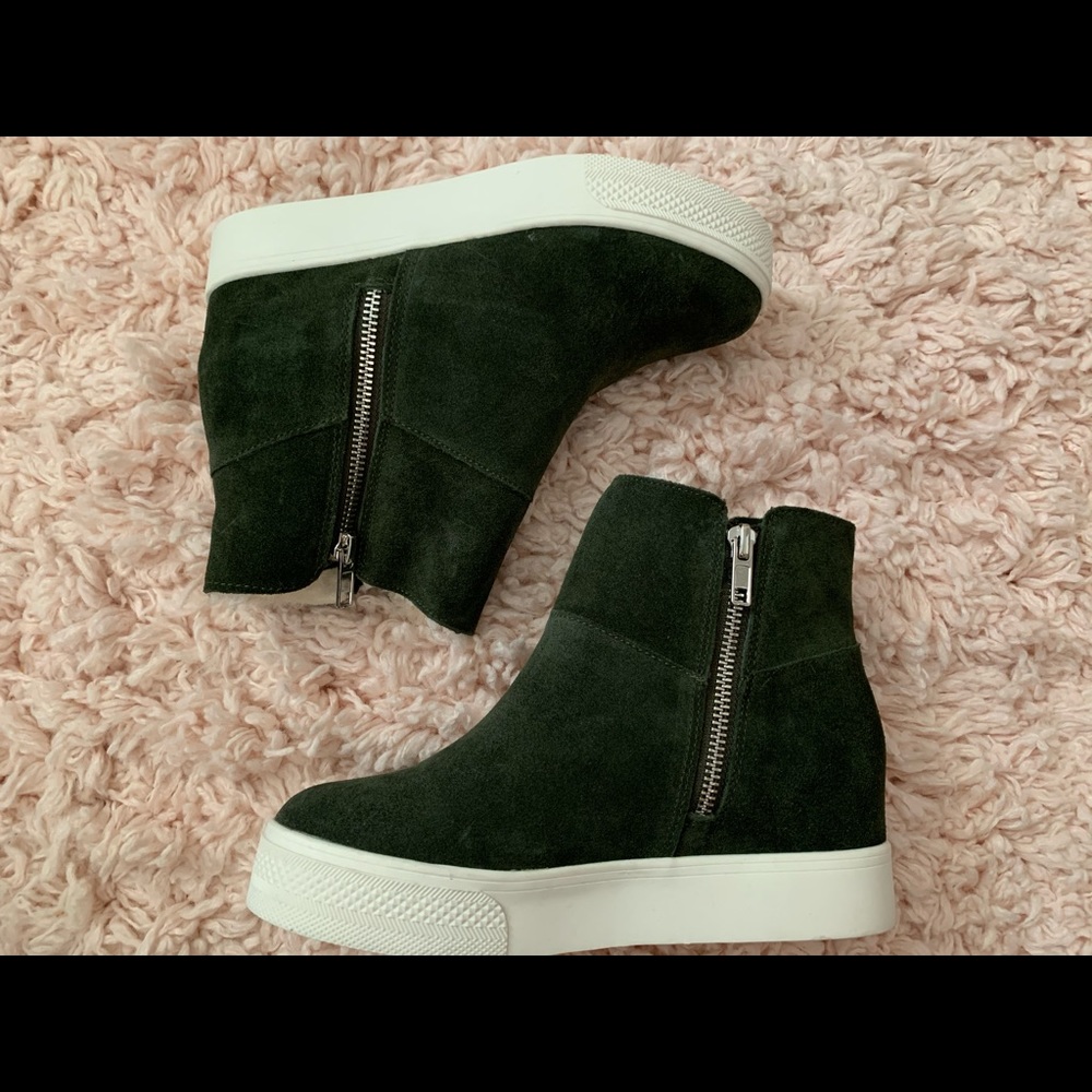 Hunter green sneaker/boots